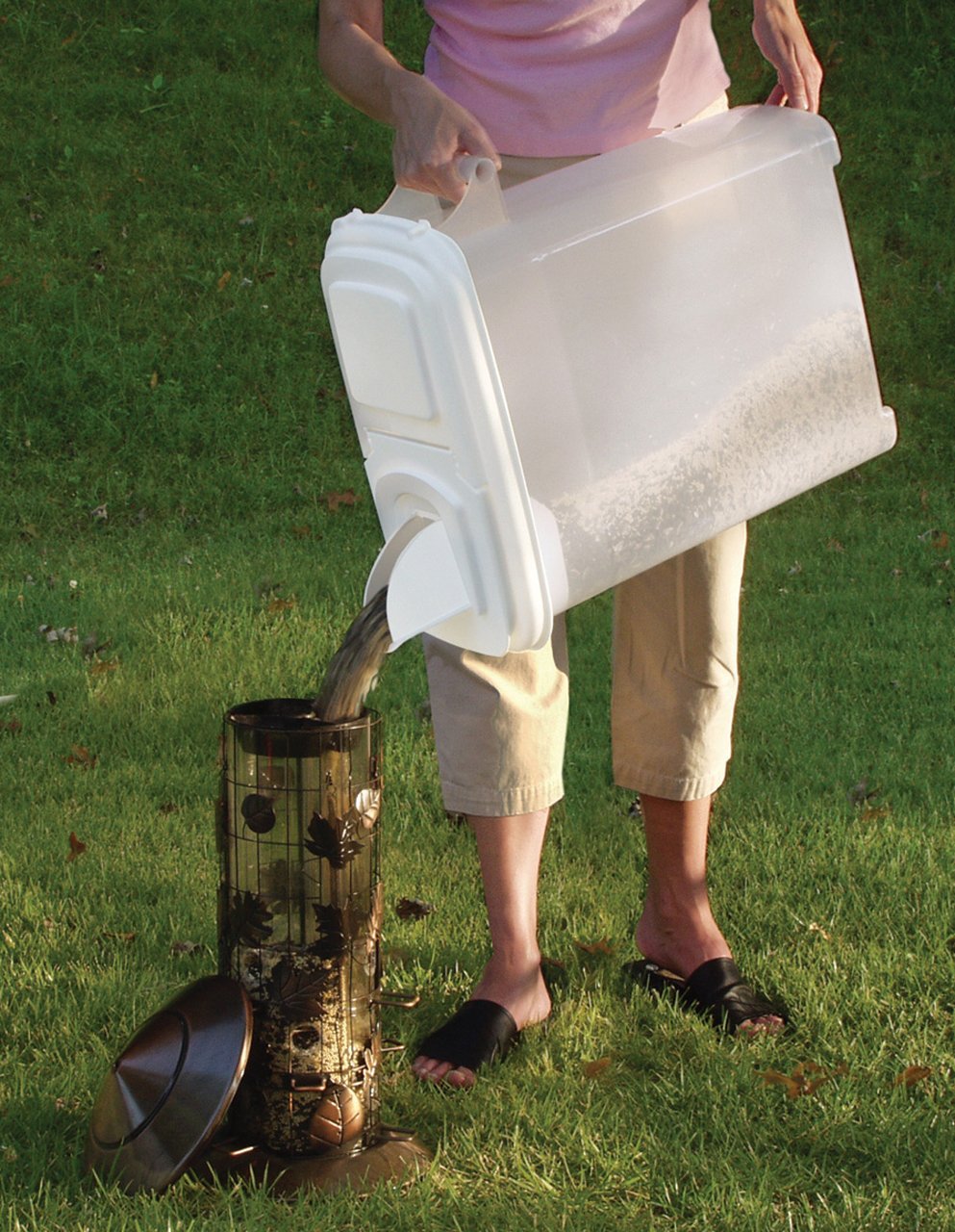 Airtight Pet Food Storage Container 32 Quart with Pour Spout M541137